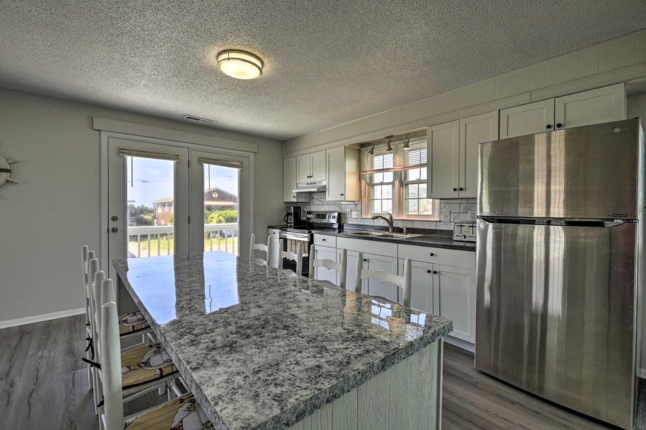 Oak Island Beach Abode With Deck Walk To Shore! Bagian luar foto