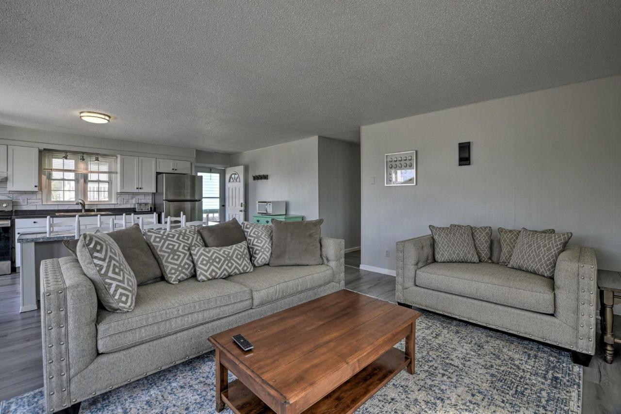 Oak Island Beach Abode With Deck Walk To Shore! Bagian luar foto