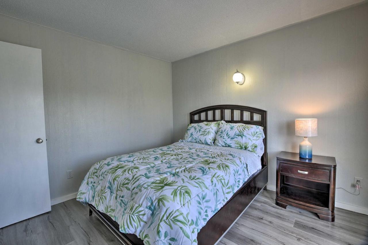 Oak Island Beach Abode With Deck Walk To Shore! Bagian luar foto